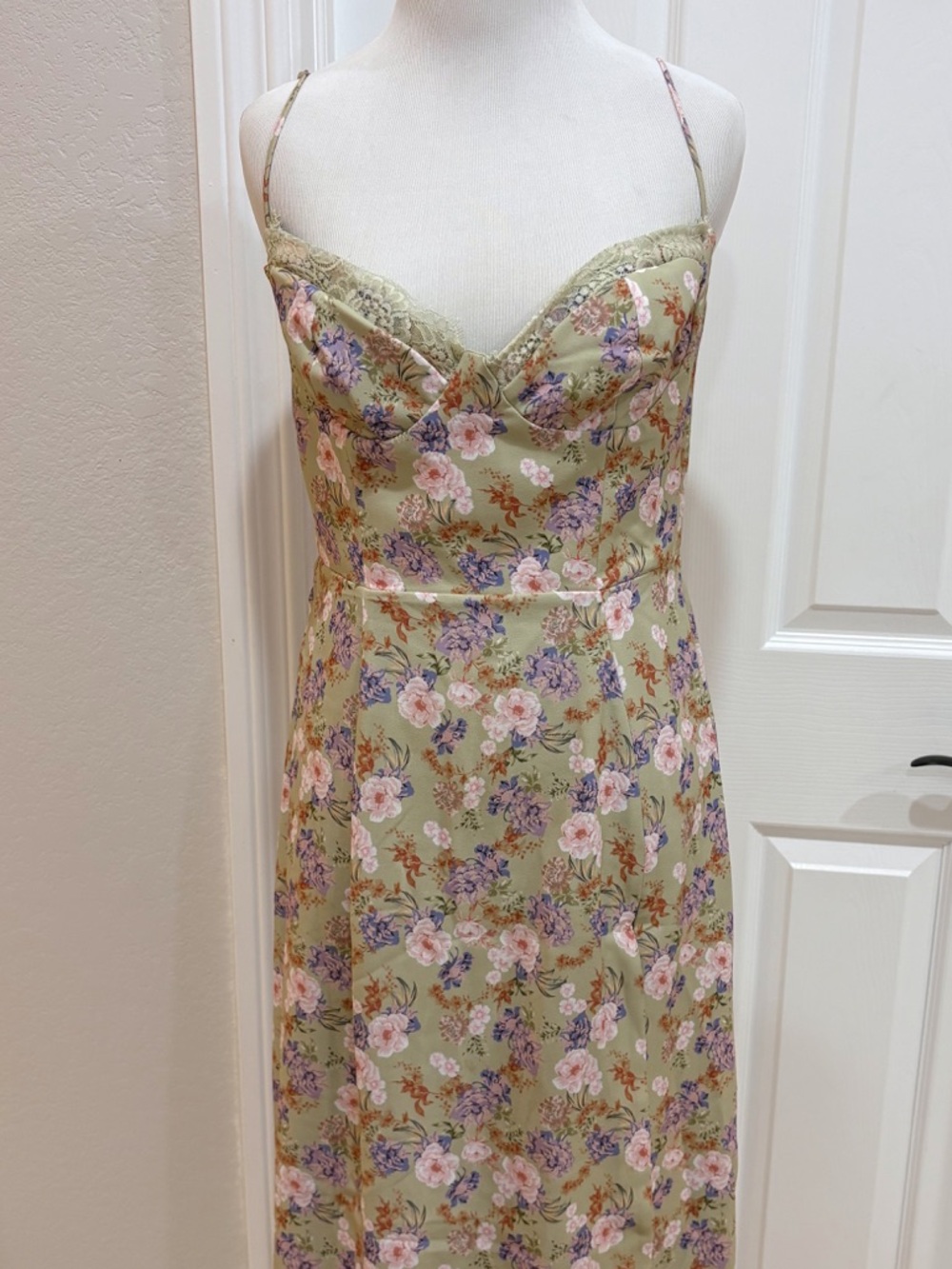 NWOT House of CB Corset Crepe Midi Sundress Peony Print Plus Cup Medium - Picture 7 of 16